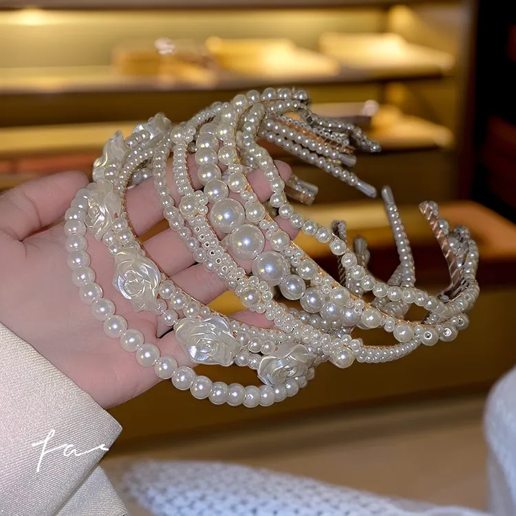 【劭文推荐】脸复出饰级奢式女饰朵法发轻高顶古颅头发压花感外