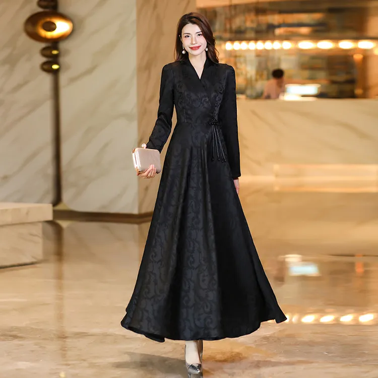 秋季修身女装秋季秋冬新款气质优雅长袖连衣裙时尚感法式v领长裙