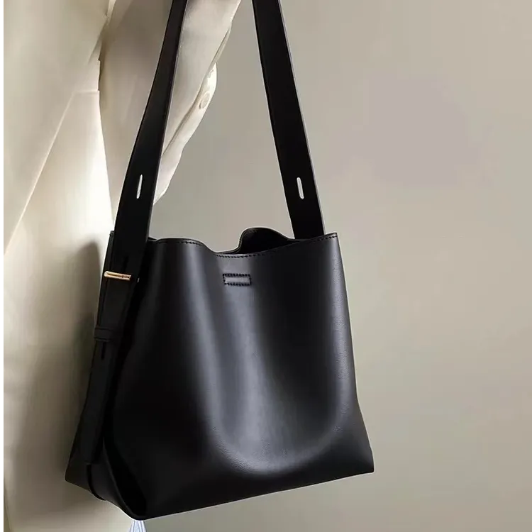 2024小众设计新款女包高级感通勤托特包大容量单肩斜挎大包