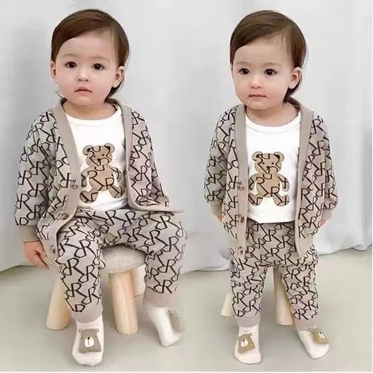 【沫沫家】宝宝春秋款大牌小熊休闲幼儿洋气时尚套装开衫T恤三件套