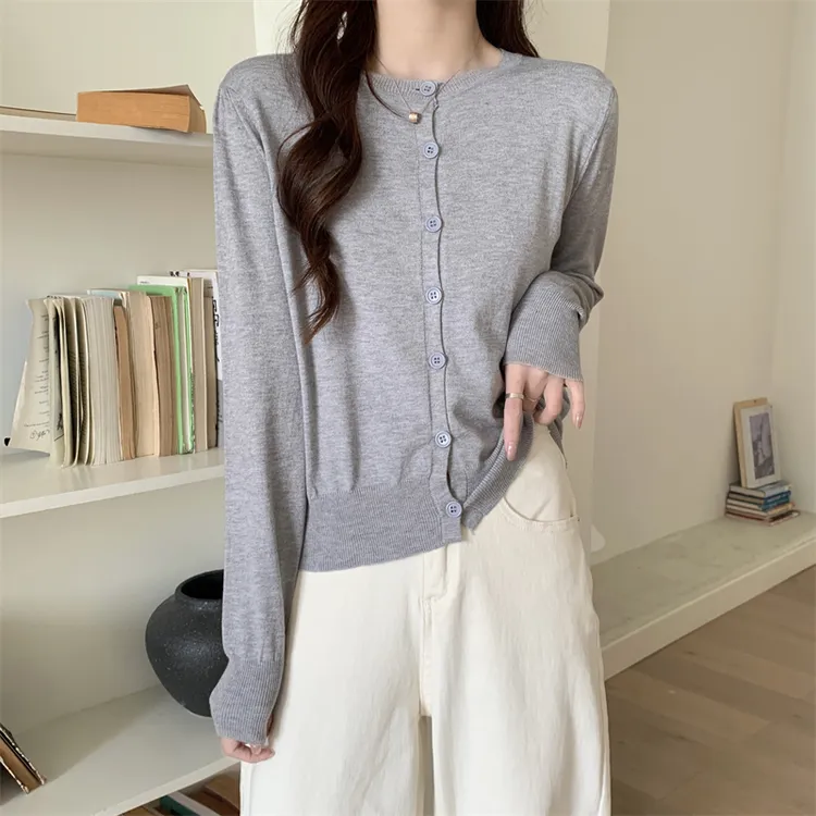 圆领单排扣针织开衫女长袖百搭毛衣2024年秋冬复古收腰外穿打底衫