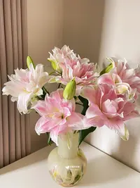 3头相约码头重瓣百合----收到花有任何问题第一时间联系客服
