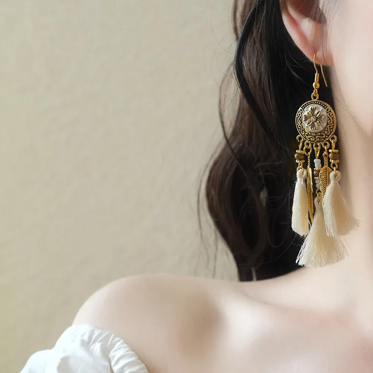 高级感轻奢小众耳饰2025新款爆款民族风复古流苏波西米亚云南耳环