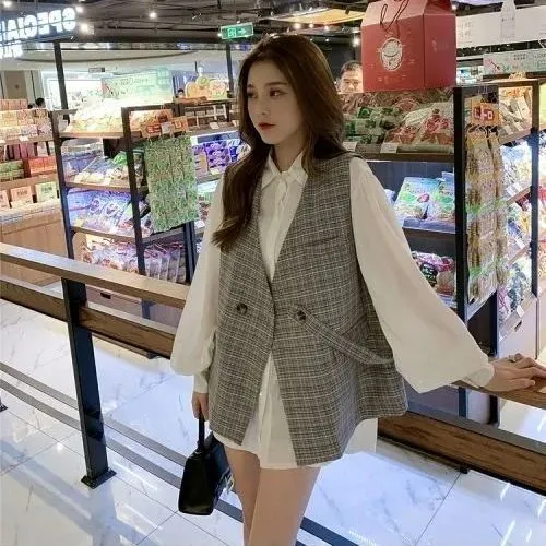 气质小香风套装女2024早秋新款网红洋气白衬衫格子西装马甲两件套