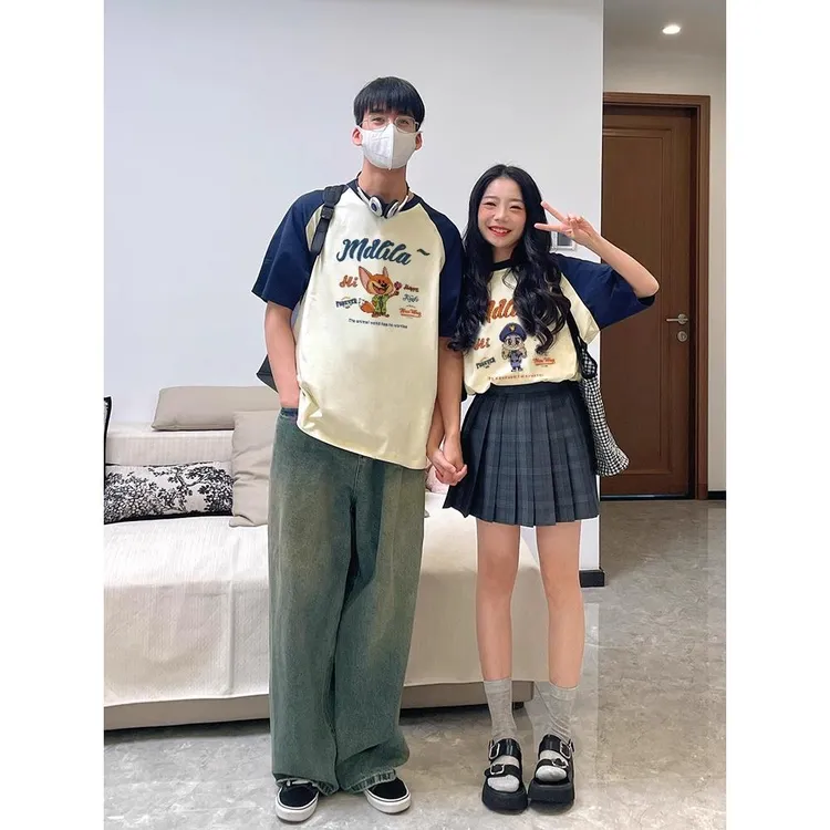 情侣短袖一男一女潮牌高级感2025新款夏季情侣t恤潮流宽松情侣装