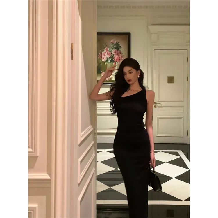 【YIMU】  法式性感气质时髦斜肩露肩不对称针织中长款连衣裙