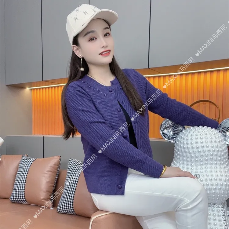 春秋新款女式针织开衫小外套时尚单排扣钉珠圆领针织衫休闲女装