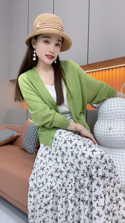 2025夏季新款镂空冰丝开衫女外套针织空调衫短款长袖薄款防晒衣服