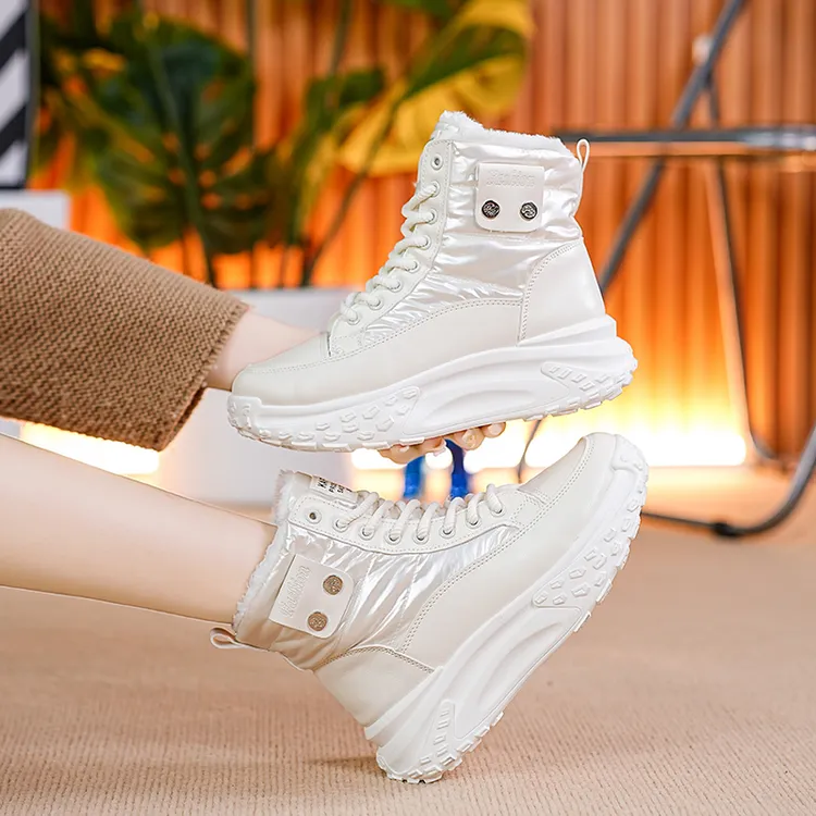 冬季升级加厚加绒防滑雪地靴女百搭防滑短靴保暖舒适棉鞋女女士