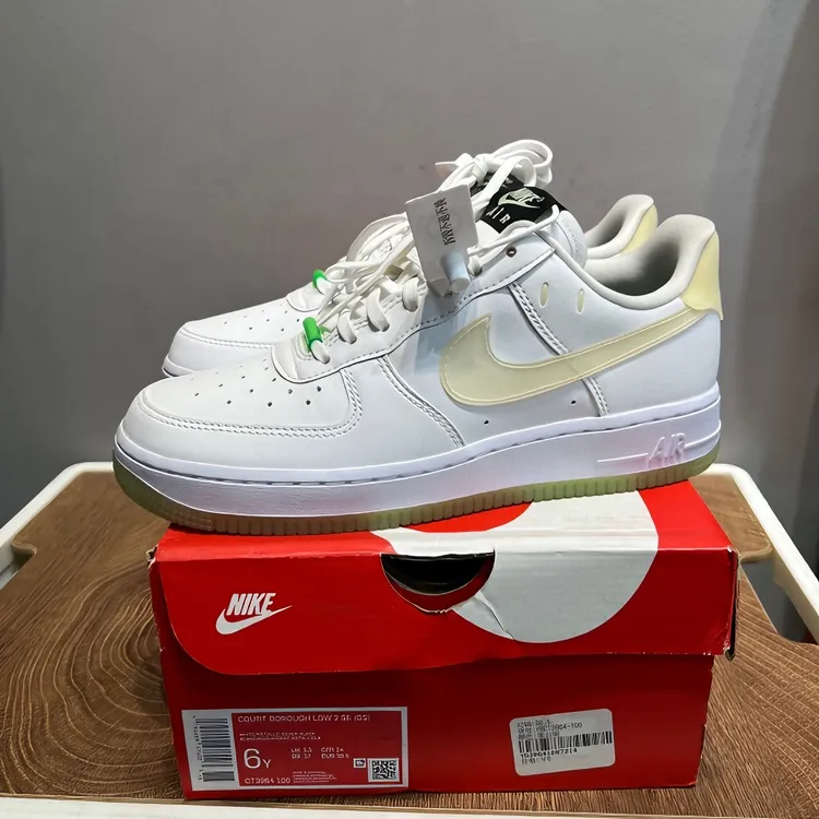 af1笑脸白绿夜光38.5码全新原盒低帮男子白鞋休闲鞋