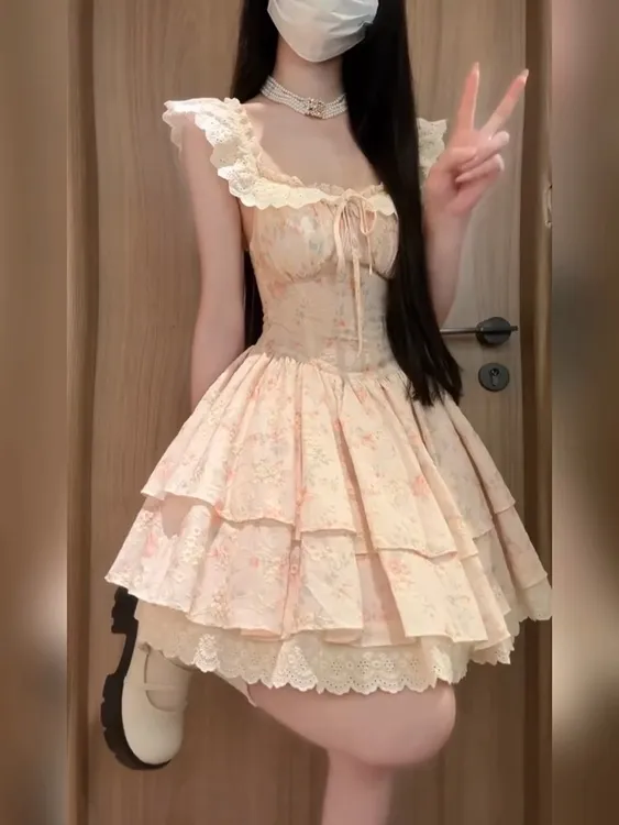 「樱织花翎」甜美小飞袖温柔碎花收腰连衣短裙纯欲少女显瘦款