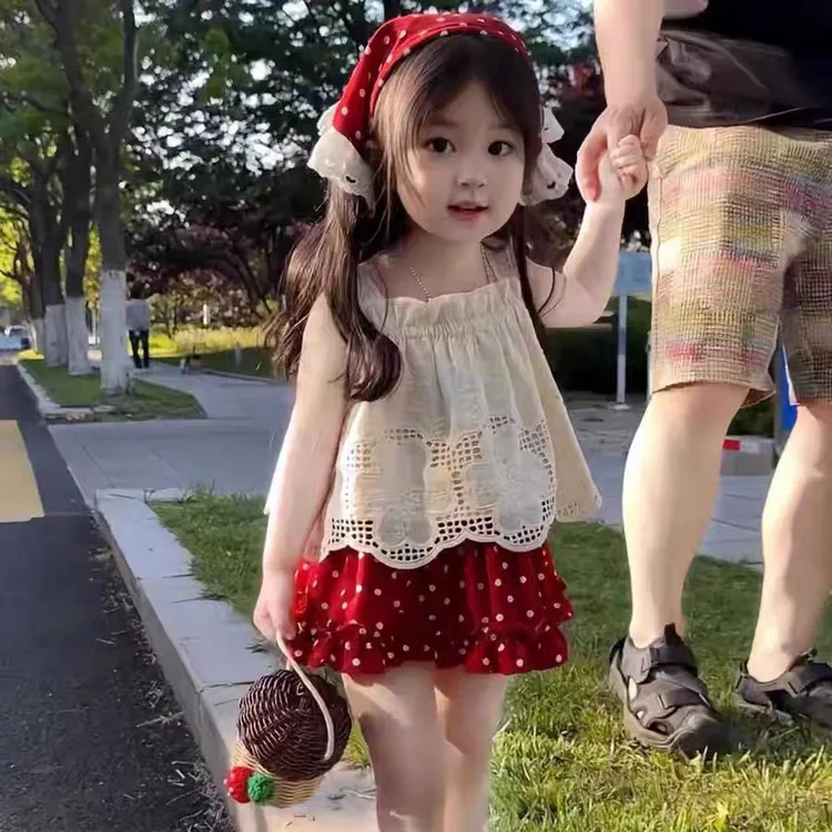 女童夏款套装2025洋气采蘑菇的小可爱女宝钩花刺绣波点裙裤两件套