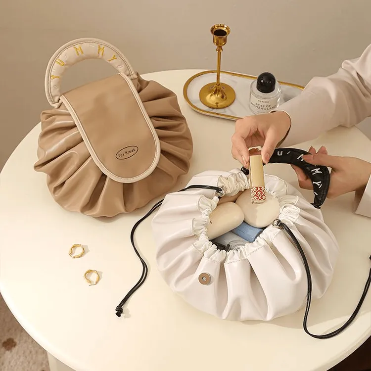 都市轻奢简约风化妆包大容量便携防水懒人收纳化妆包旅行包抽绳