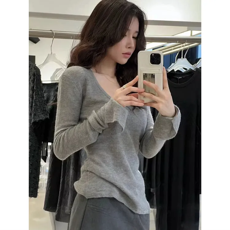 灰色毛衣女春秋薄款设计感小众低圆领修身内搭长袖打底针织衫上衣