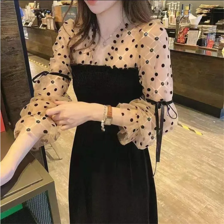 网红同款2024春秋v领丝绒喇叭袖拼接波点网纱收腰连衣裙打底长裙