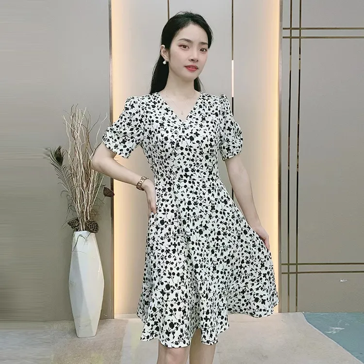 胖mm小个子碎花连衣裙女高档气质时尚夏季裙子春夏超显瘦中长裙