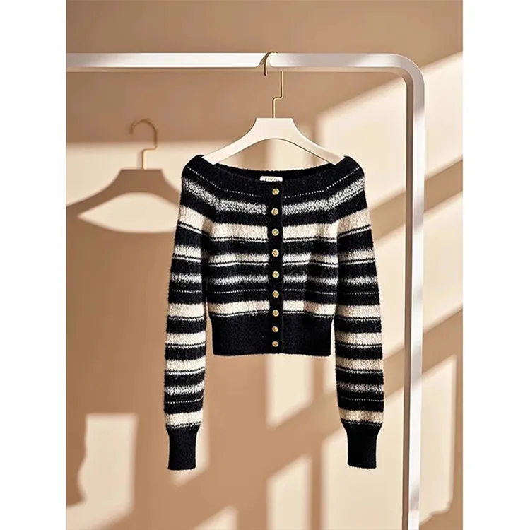 小香风一字肩黑白条纹毛衣女秋冬季新款高级感减龄百搭针织衫上衣