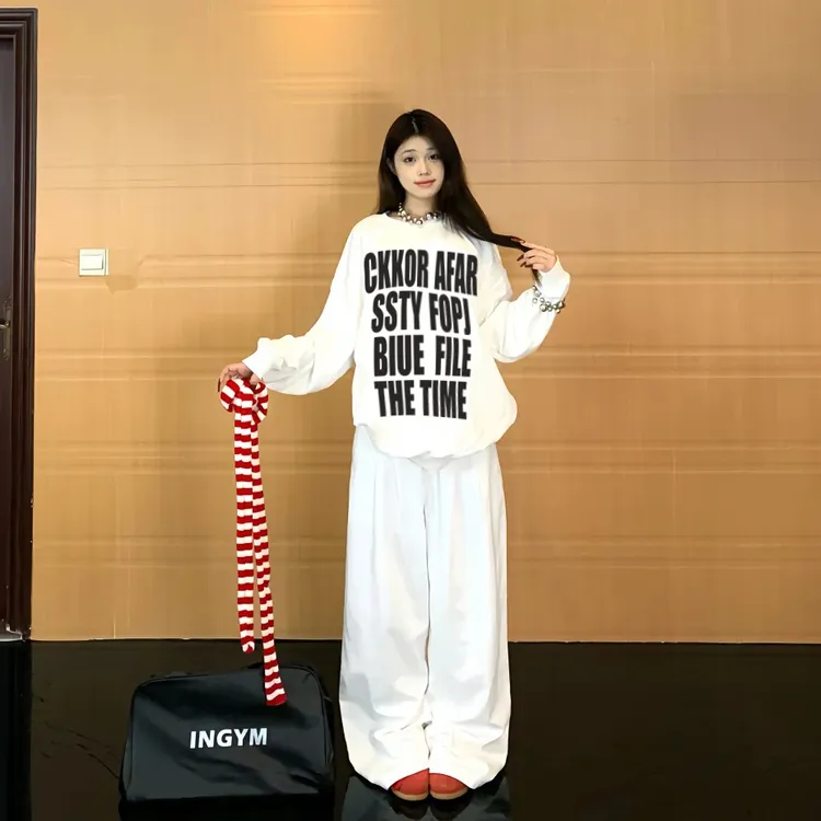 新款秋冬宽松显瘦慵懒风上衣美式ins风设计感潮牌圆领卫衣女