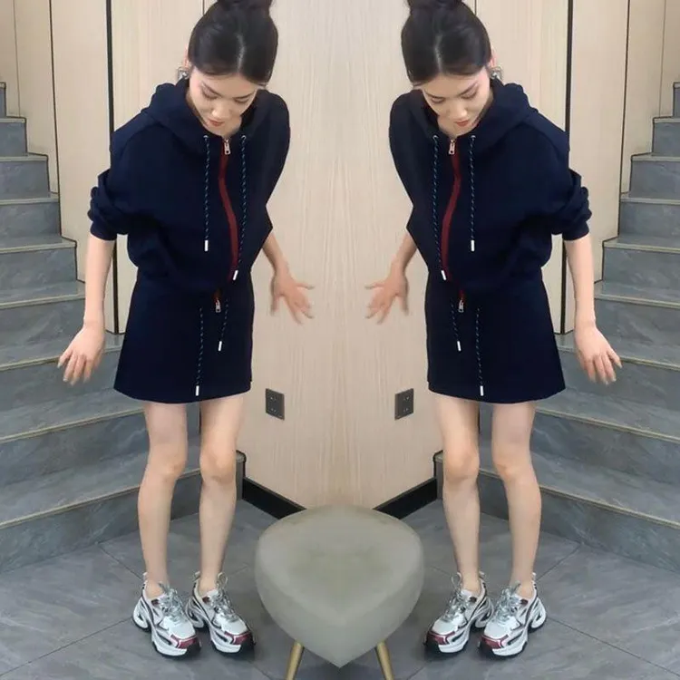 时尚减龄套装裙女秋季新款撞色拉链连帽减龄卫衣半身短裙两件套潮