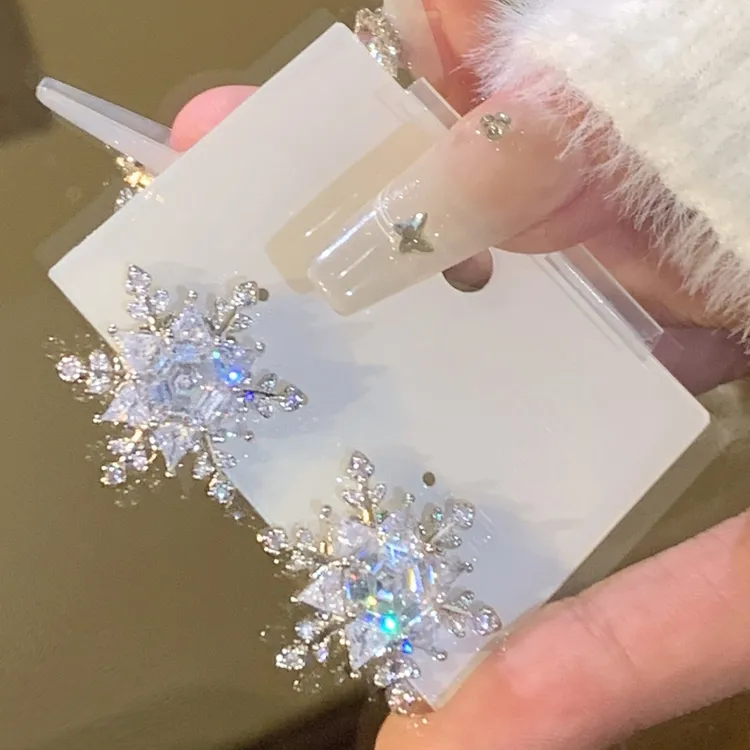 Princess Cat 合金耳饰 幻梦雪境 轻奢满锆雪花圣诞甜美重工耳钉