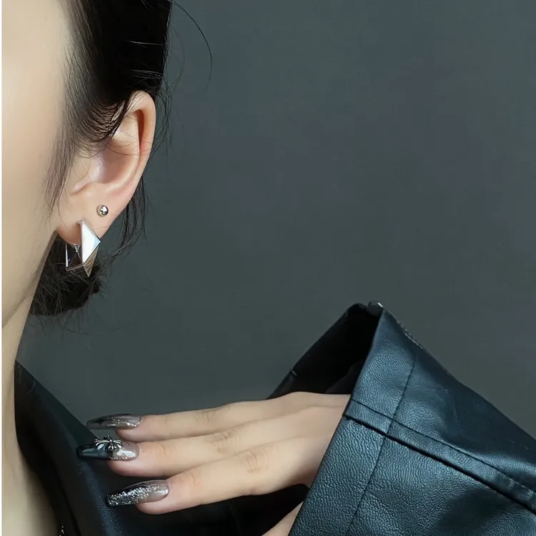 黑糖【耳饰】 时尚百搭银色菱型个性简约耳环E0399