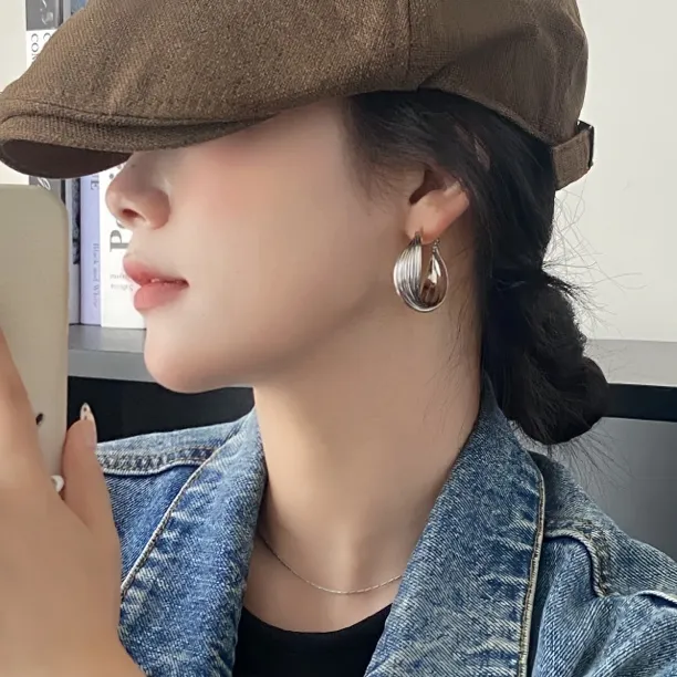 黑糖【耳饰】 个性百搭银色扭曲简约百搭耳圈耳环E1081