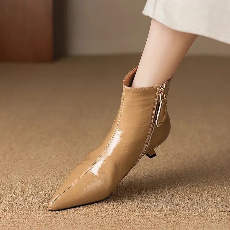 小众爆裂纹皱面漆皮猫跟短靴女法式复古尖头高跟及踝靴羊皮裸靴