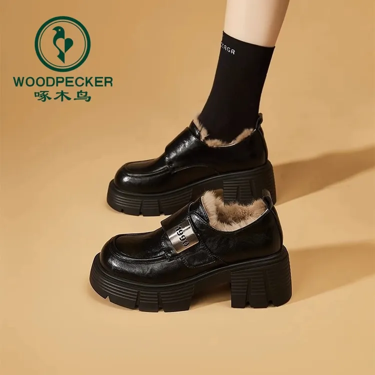 啄木鸟厚底乐福鞋女加绒黑色小皮鞋2025年冬季英伦风百搭增高单鞋
