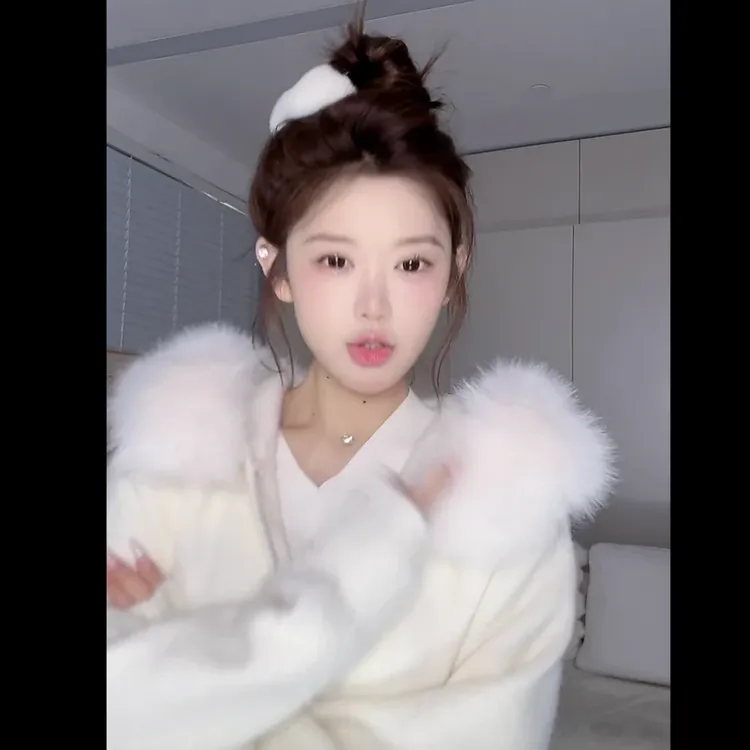 双拉链法式气质毛领连帽设计感女新款显瘦针织外套