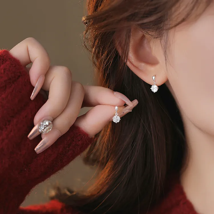 足银耳饰 999纯银耳钉女四爪微镶灵动水滴小众简约养耳洞免摘b84