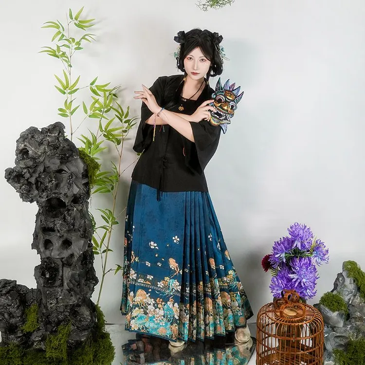 潇湘馆《云梦》仿妆花织金马面裙原创汉服秋冬款新中式日常马面裙