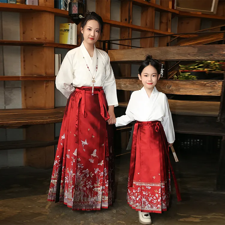 潇湘馆《春晖》 母女姐妹装2024新款原创中国风织金仿妆花马面裙