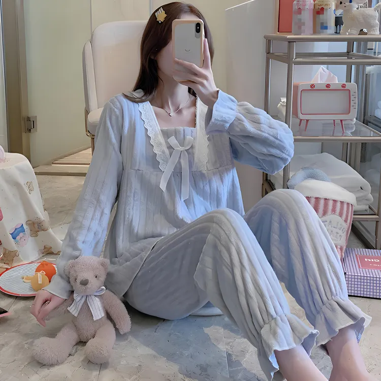 2025年秋冬季法兰绒卡通网红爆款保暖睡衣套装女士套头家居服甜美