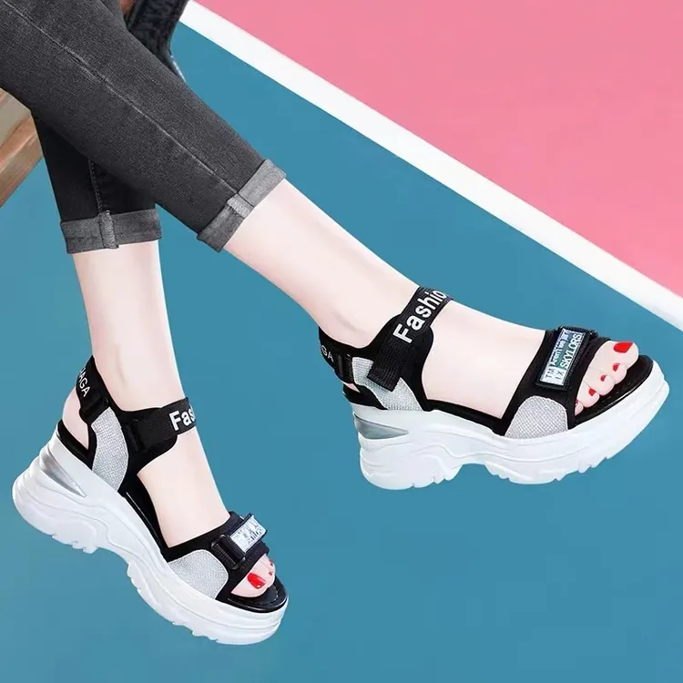 宠粉福利2024新款夏季百搭网红松糕厚底坡跟平底中老年软底沙滩鞋