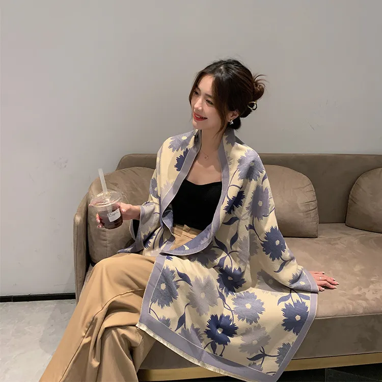 Love is long2024新款蓝花物语围巾秋冬女时尚保暖百搭披肩围脖