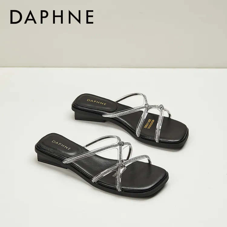达芙妮高级感黑色粗跟凉拖鞋女2025夏季新款气质罗马凉鞋透明拖鞋