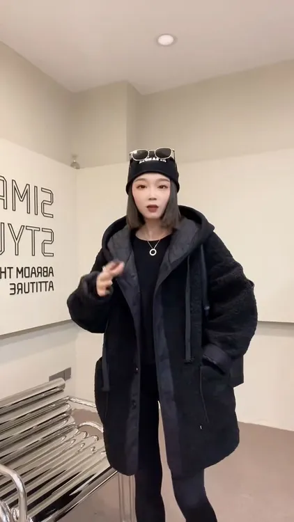 冬季新款拼接假两件仿羊羔毛夹棉连帽外套2025中长宽松颗粒绒大衣