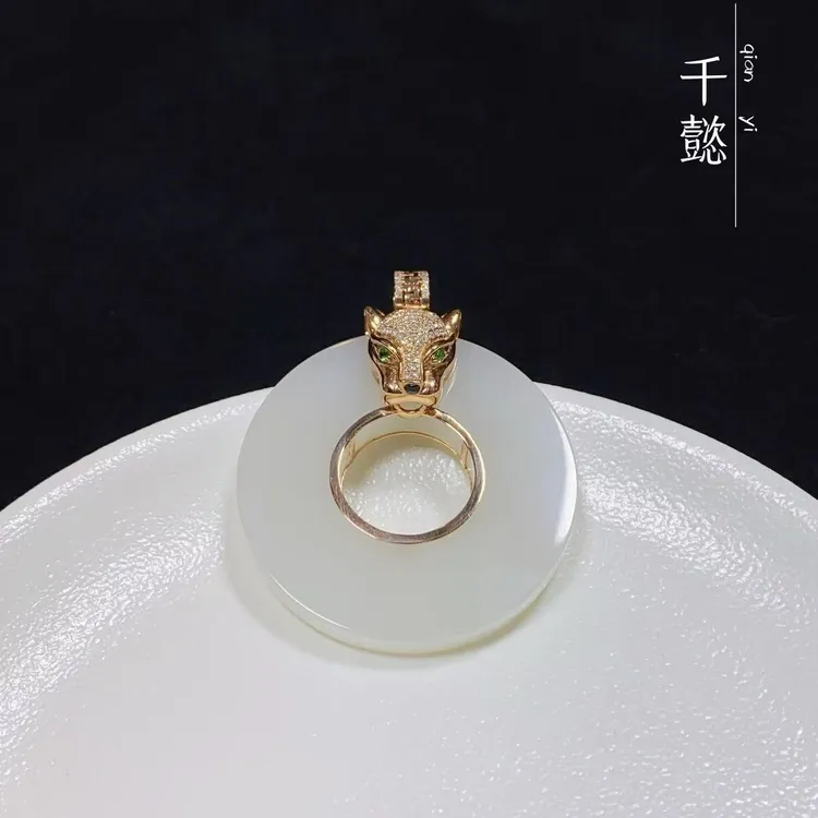 18k金和田玉羊脂白豹富平安扣吊坠颈饰精美精致高端时尚百搭