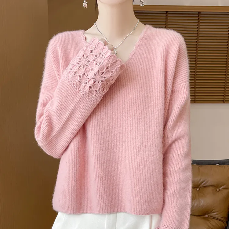 秋冬季新品V领羊毛衫女钩花镂空毛衣宽松短款气质针织内搭打底衫