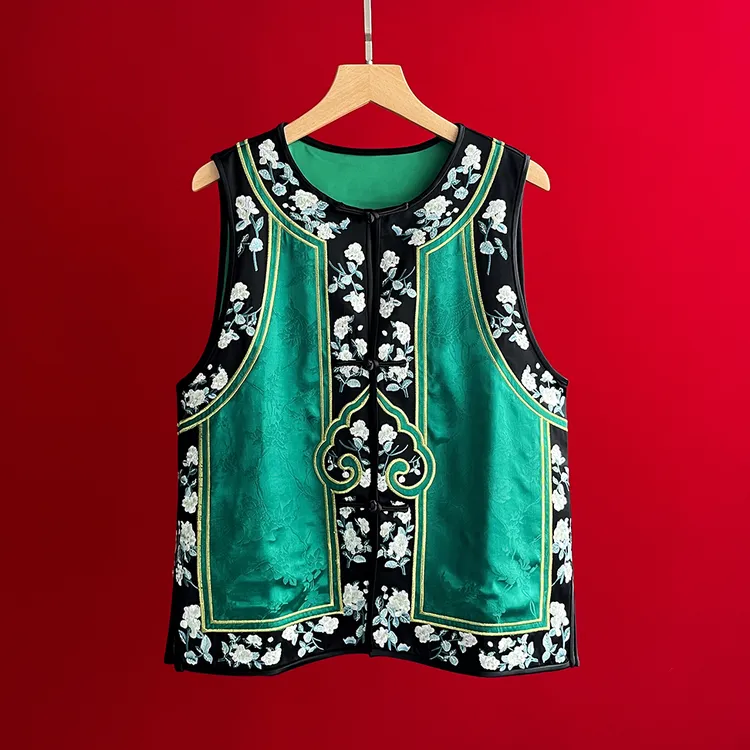 新中式国风刺绣马甲2024春款女改良唐装醋酸盘扣坎肩复古上衣马夹