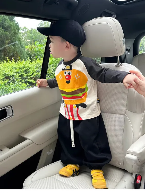 儿童春秋洋气纯棉长袖T恤2025秋新款男女童卡通T宝宝潮牌打底衫