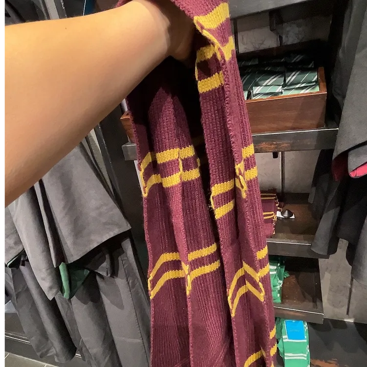 环球影城代购哈利波特霍格沃茨学院角色细条纹围巾