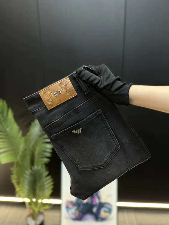 2024秋冬新款男士牛仔裤高端轻奢黑灰简约百搭弹力修身小直筒长裤