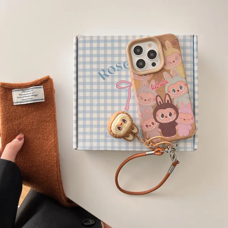 大孔贴片拉布布适用iPhone16手机壳公仔手绳苹果15防摔13zimomo14