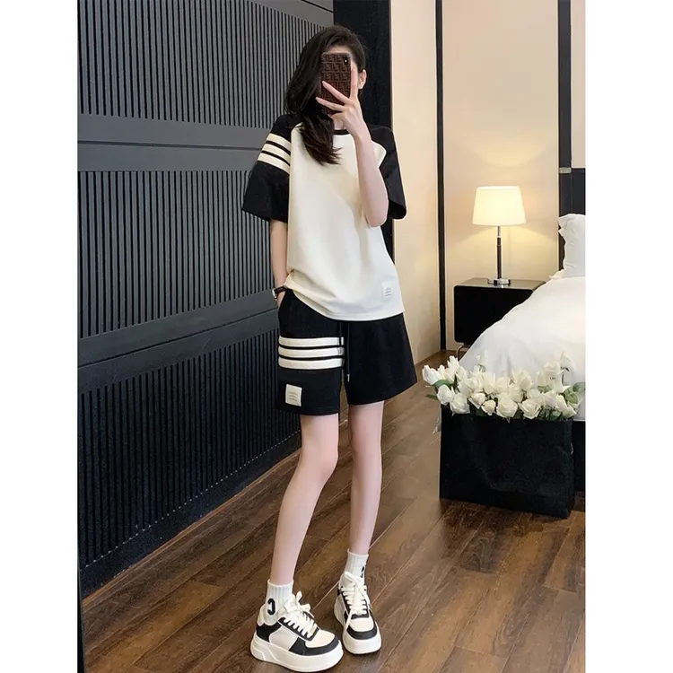 三条杠休闲运动套装女夏黑白撞色宽松慵懒风时尚短袖短裤两件套潮