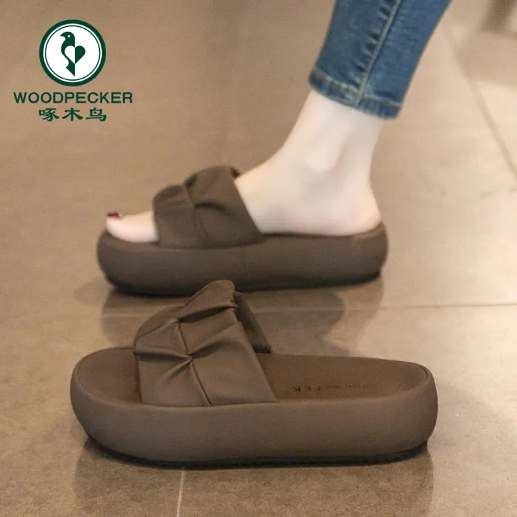 啄木鸟凉拖鞋女夏外穿2024新款厚底踩屎感沙滩防滑孕妇面包一字拖