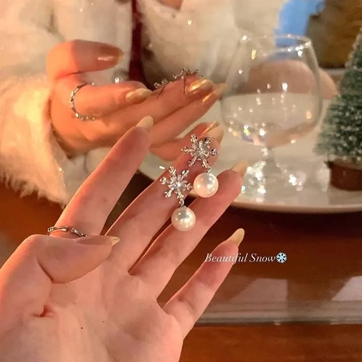 铜合金亚克力耳饰 雪花珍珠耳环秋冬轻奢高级氛围感新年甜美少女