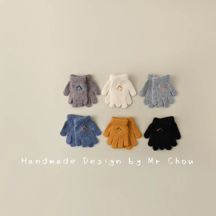 儿童宝宝手套秋冬季保暖男女童可爱笑脸羊毛手套宝宝毛线五指手套