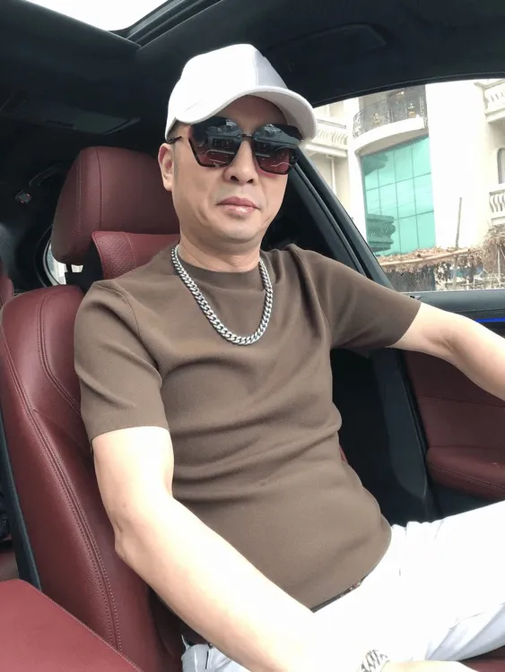 （秋冬轻奢）男士高端时尚百搭圆领净版天丝针织休闲商务半袖T17066