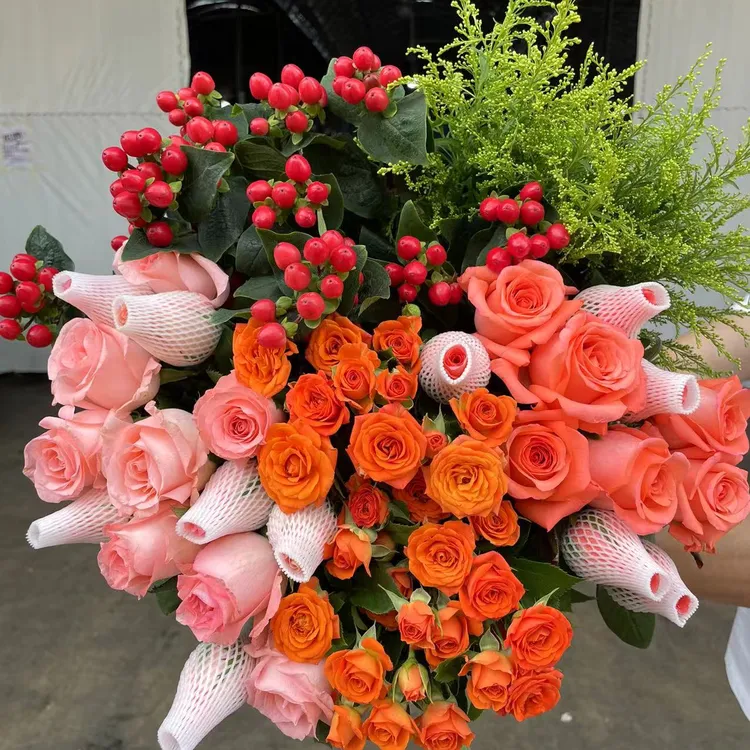 【爆款鲜花组合】粉玫瑰20只+橙芭比3只+红豆+配草5枝 云南鲜花昆明
